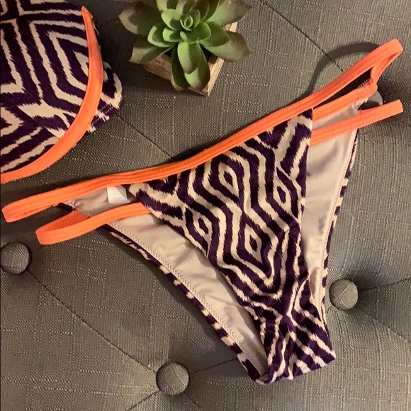 Victoria’s Secret Cheeky Swimsuit Bottoms XS - Picture 1 of 3